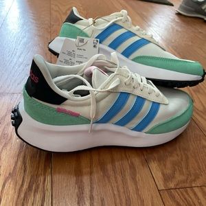 Adidas trainers size 8 1/2 , New with tags. Box was busted. Too big.